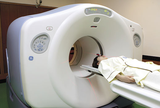 PET-CT 장비로 진료를 받는 화면입니다. PET-CT